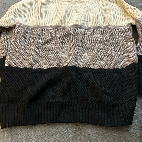Amazon Sweater. - Picture 3 of 3